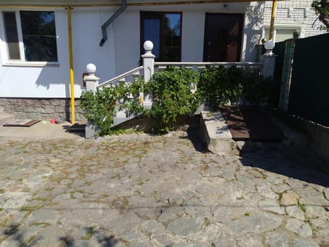 Facade/entrance