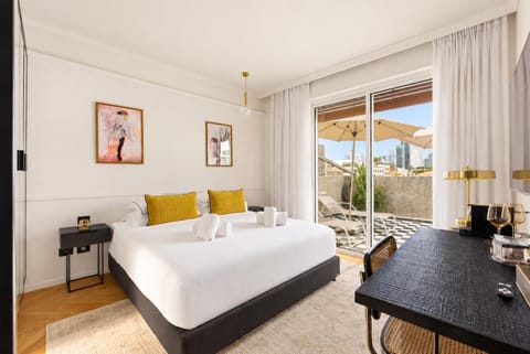 Bed, Balcony/Terrace, Photo of the whole room, Bedroom
