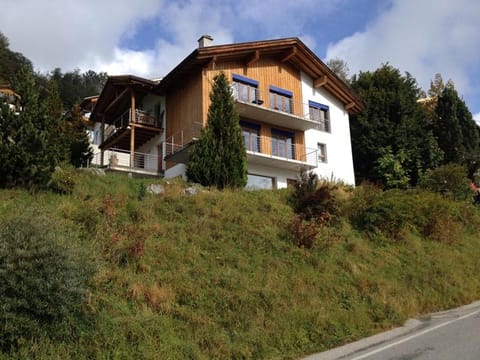 Principala 5 Zeller Andiast - Ferienwohnung für max. 10 Personen Apartment in Canton of Grisons