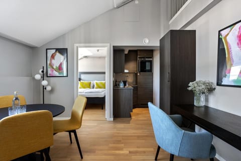 Kitchen or kitchenette, Living room, Decorative detail, Seating area, Dining area