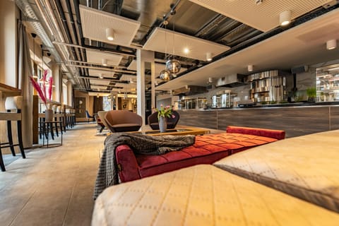 Restaurant/places to eat, Lobby or reception
