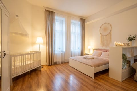 Bed, Living room, Photo of the whole room, Bedroom