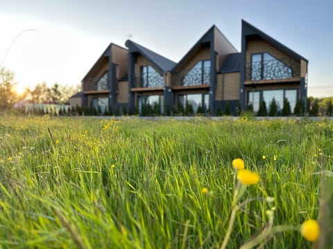Property building, Spring, Day, Natural landscape, Garden, Garden view