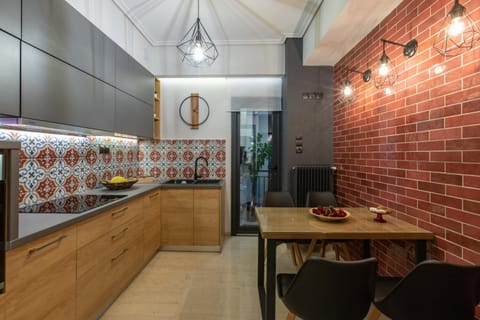 Volos Center Luxury Home Apartment in Volos