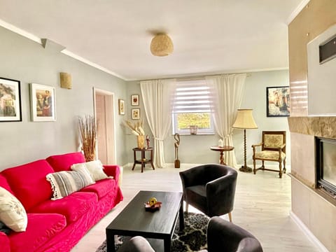 Living room, Seating area