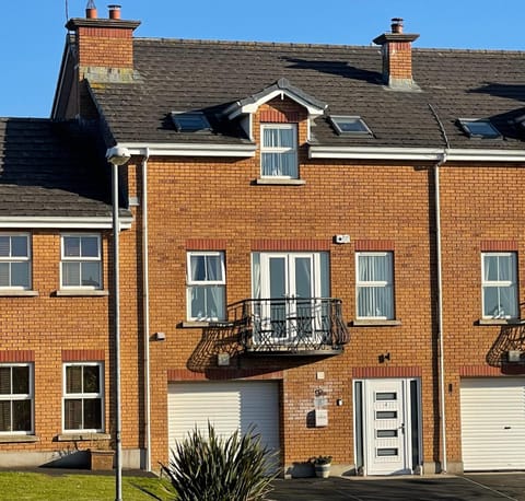 Luxury Portrush Holiday Homes - The Green, Portrush Sleeps 12 - 5 bedrooms House in Northern Ireland