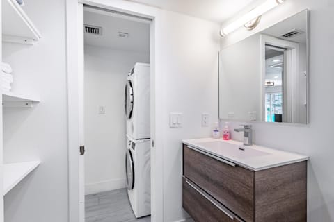 Luxe 2BR w Parking in Heart of South Beach Apartment in South Beach Miami