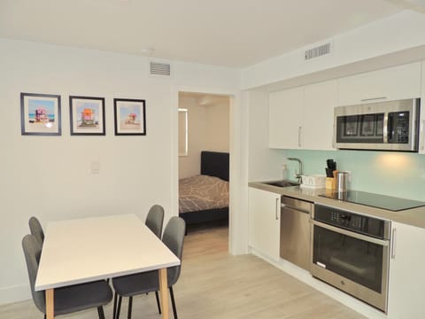 Luxe 2BR w Parking in Heart of South Beach Apartment in South Beach Miami