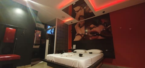 Photo of the whole room, Decorative detail