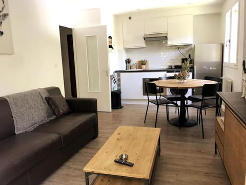LE NID DE LA PIRAZ - Parking, Balcon & Netflix ! Apartment in Annecy