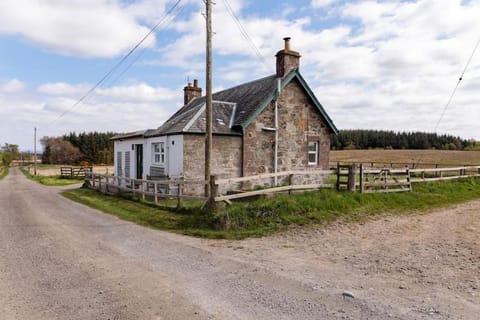 Blackhill Farm Cottage House in Scotland
