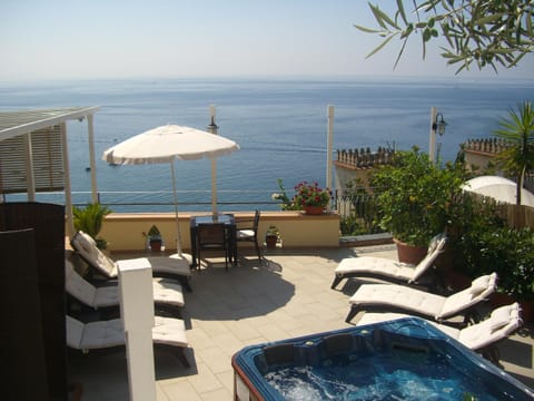 Patio, Natural landscape, View (from property/room), Balcony/Terrace, Pool view, Sea view, sunbed, Internal: Not applicable to any particular room