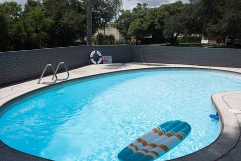 Sunset Oasis House in Temple Terrace