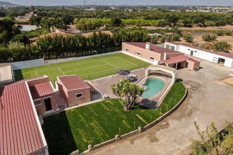 Garden, Tennis court