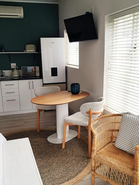 TV and multimedia, Kitchen or kitchenette, Dining area