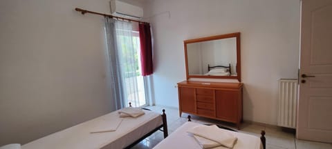 Bed, Bedroom, air conditioner
