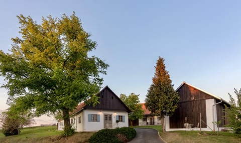Property building, Neighbourhood, Breakfast