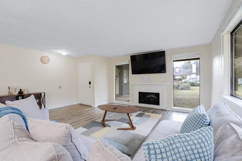 Garden Park Getaway Apartment in Tigard