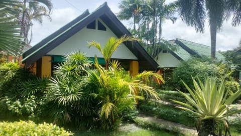 Sanuk Bungalow Resort in Khuekkhak