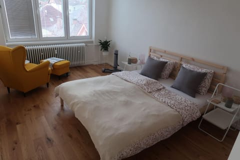 Bed, View (from property/room), Photo of the whole room, Bedroom, City view, Quiet street view