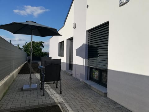 Facade/entrance, Balcony/Terrace