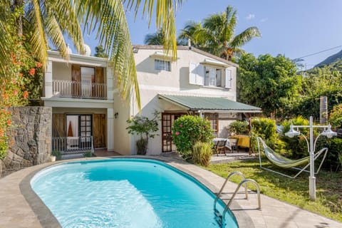 Property building, Facade/entrance, Garden, Swimming pool