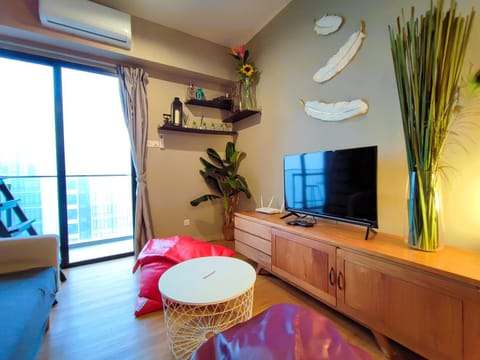 Communal lounge/ TV room, TV and multimedia, Living room, Seating area, Evening entertainment, air conditioner