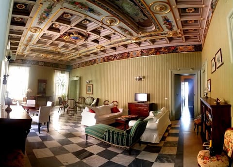 Communal lounge/ TV room, Lobby or reception, Decorative detail