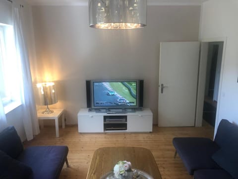 Nürburgring Ferienhaus m. Parkplatz - Klima - Garten und viel Platz House in Ahrweiler