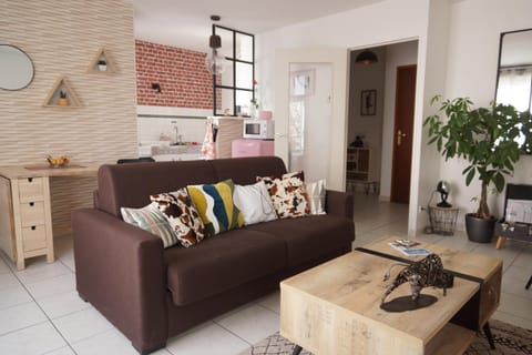 Kitchen or kitchenette, Living room, Seating area