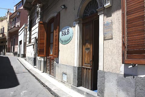 Facade/entrance