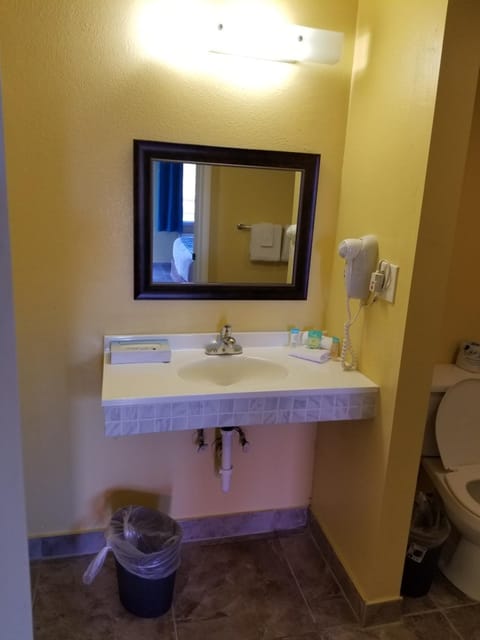 Shining Light Inn & Suites Hotel in Kissimmee