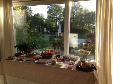 Food and drinks, Buffet breakfast