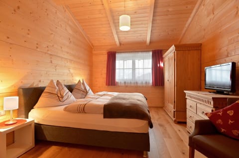 Bed, TV and multimedia, Bedroom, wardrobe