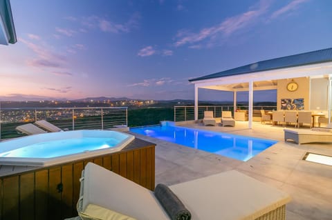 Natural landscape, Hot Tub, City view, Pool view, Swimming pool, Swimming pool, Sunrise, Sunset, sunbed