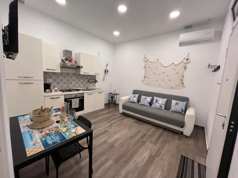 TV and multimedia, Kitchen or kitchenette, Living room, Seating area, Dining area, pet friendly, stove, air conditioner