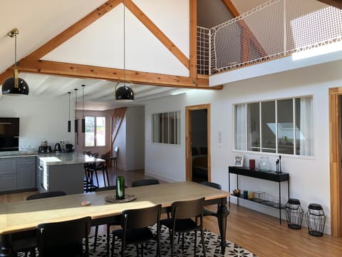 Kitchen or kitchenette, Decorative detail, Dining area