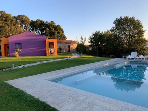 Property building, Garden, Garden view, Pool view, Swimming pool, sunbed