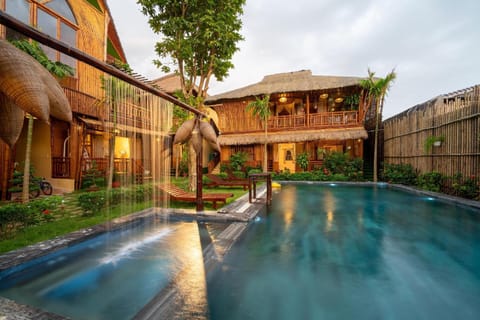 Property building, Day, Pool view, Swimming pool