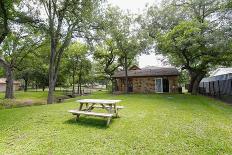 Lake LBJ 4BR Home w/ Boat Deck, Huge Yard House in Lake Lyndon B Johnson