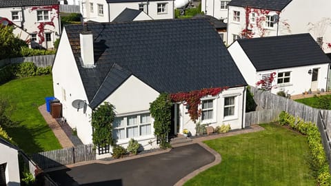 Plantation Drive - Home from home House in Limavady