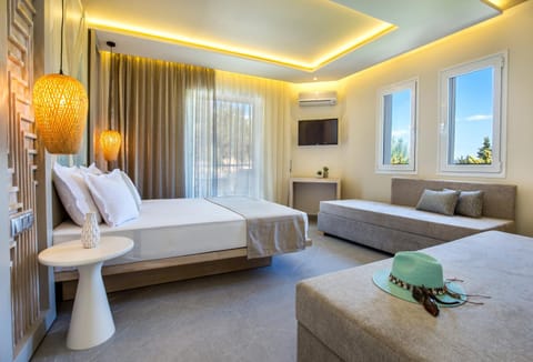 Bed, TV and multimedia, Photo of the whole room, Bedroom