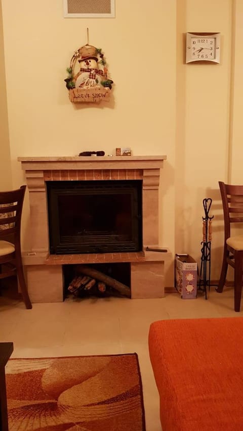 Communal lounge/ TV room, Living room, Seating area