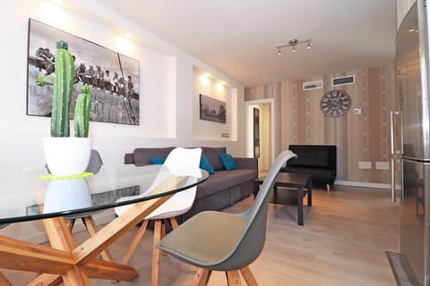 Living room, Seating area, Dining area