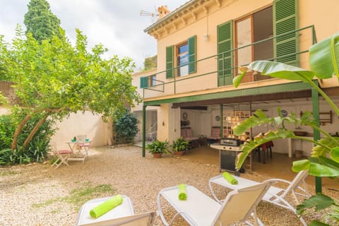 Property building, Patio, Garden