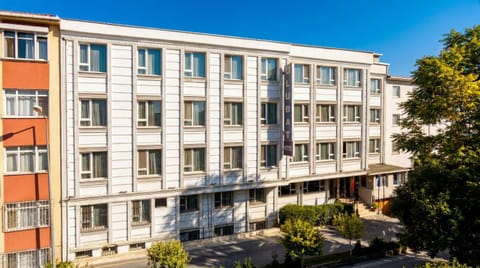 Property building, Day