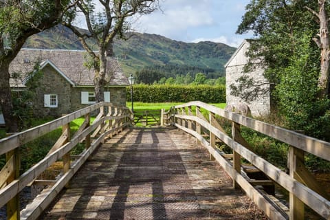 Enchanting,rustic, Dundurn Mill with stunning views and private river House in Scotland