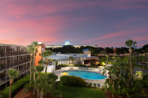 Night, Neighbourhood, Pool view, Location
