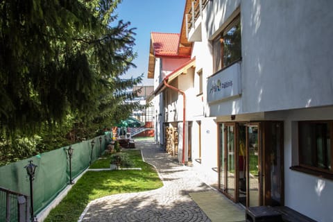 Property building, Facade/entrance, BBQ facilities, Garden