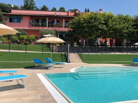 Facade/entrance, Swimming pool, sunbed